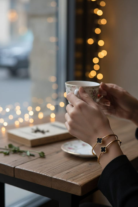 Luxury Gold Plated Clover Bracelet – Elegant Black Stone Bangle💖✨